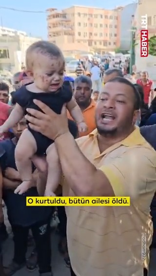 Katil İsrail tüm ailesini şehit etti... #GazzedeSoykırımVar