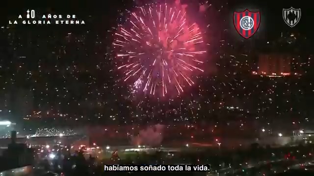 Bebamos de la copas más lindas que tenemos hoy 🏆 #A10AñosDeLaGloriaEterna