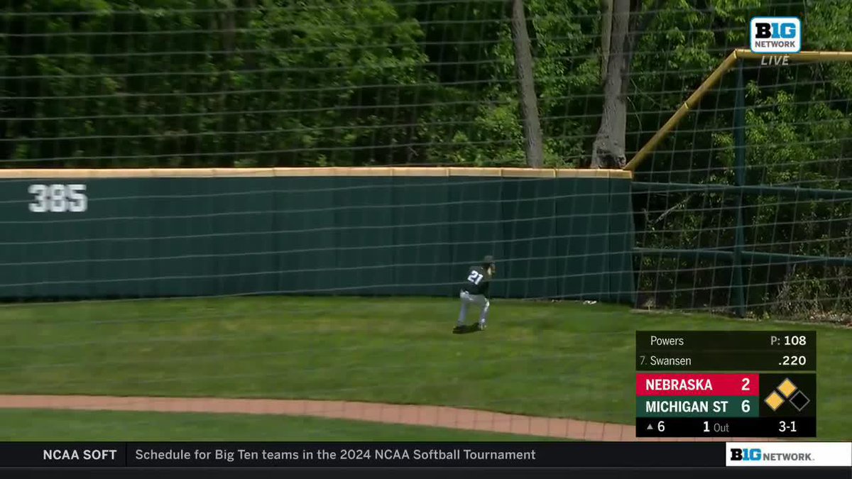 Ever try to catch a ball running up a hill? Jack Frank (Jack Frank) has, and the RF makes it look way too easy 🤯 #B1GBaseball x Michigan State Baseball