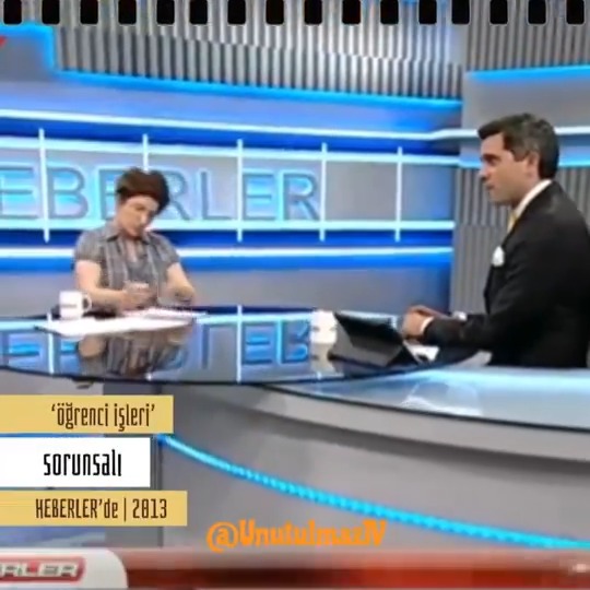 2010 ile 2013 yılları arasında "Türk Max" isimli kanalda yayınlanmış mizah programı HEBERLER'de daimi anchorman Mehmet Ali Alabora ve konuk oyuncu Şebnem Bozoklu'dan "Öğrenci İşleri" skeci.