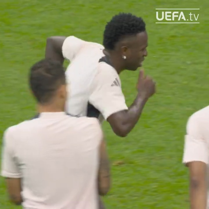 The walk 😂 #SuperCup