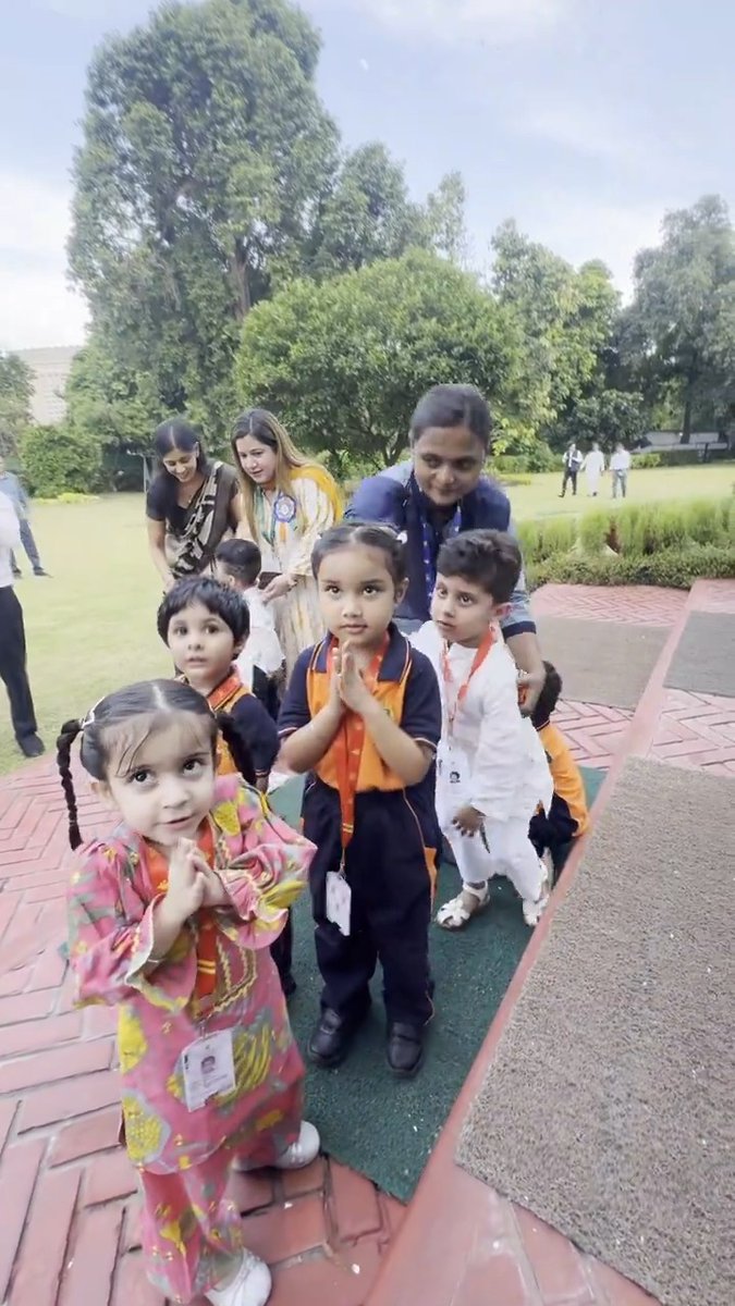 📍नई दिल्ली स्वतंत्रता दिवस की पूर्व संध्या पर दिल्ली के श्रीराम स्कूल के बच्चों के साथ।