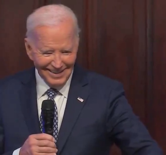 HAHAHA! Joe Biden just joked that he's "looking for a job". I'm so glad that he's in good spirits, joking and ready to help Kamala Harris keep Trump out of the White House once again, for the final time. I want leaders who can make fun of themselves, can admit to being wrong and who put America ahead of personal interests. Thank you Joe.