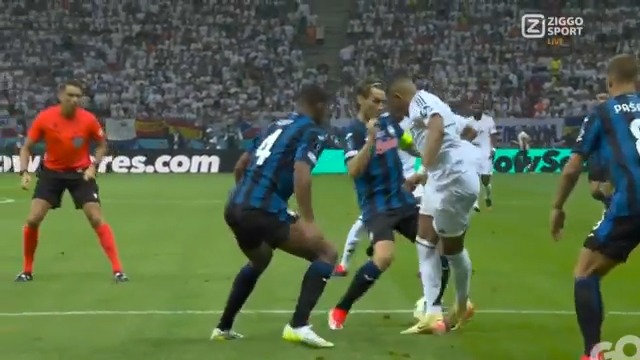 Mbappé ➠ De beentjes van De Roon! 👀 #ZiggoSport #UEFASuperCup #RMAATA