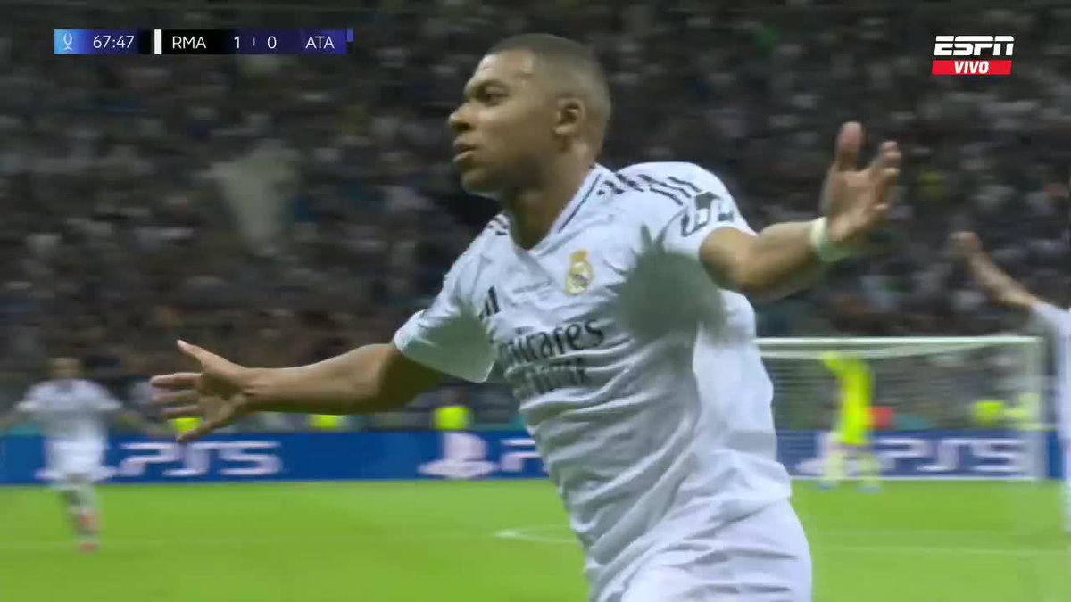 Kylian Mbappé 🇫🇷, destinado a la grandeza. En su 1° partido con Real Madrid factura su 1° gol. Los de Ancelotti se están quedando con la Supercopa de Europa 🏆.