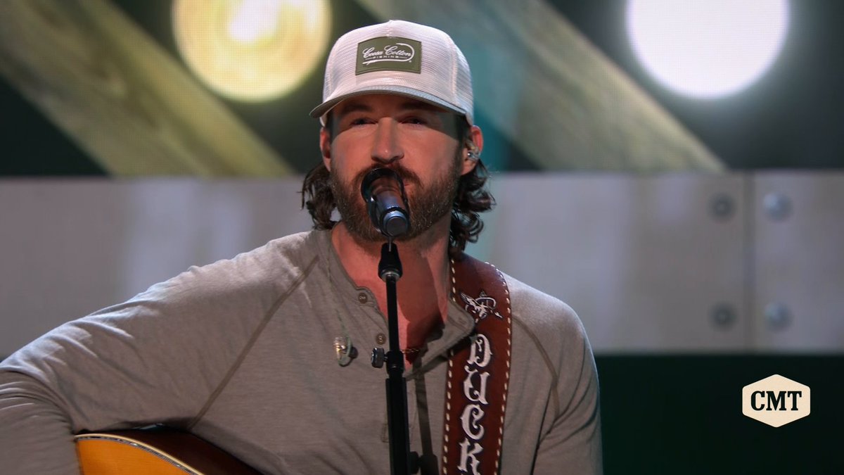 Livin' in heaven with this rendition of "Dixieland Delight" 🙌 Riley Green Don’t miss “#CMTGiants: Alabama” — premiering TOMORROW at 8/7c on CMT!