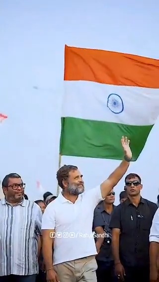 सभी देशवासियों को स्वतंत्रता दिवस की शुभकामनाएं। हमारे लिए स्वतंत्रता सिर्फ एक शब्द नहीं - संवैधानिक और लोकतांत्रिक मूल्यों में पिरोया हुआ हमारा सबसे बड़ा सुरक्षा कवच है। यह शक्ति है अभिव्यक्ति की, क्षमता है सच बोलने की और उम्मीद है सपनों को पूरा करने की। जय हिंद। 🇮🇳