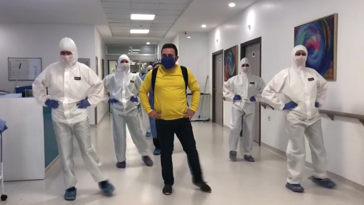 Maymun çiçeği virüsünden kurtulup taburcu olan hastalarımız da bu danstan yapsın…covidde çok faydası olmuştu…