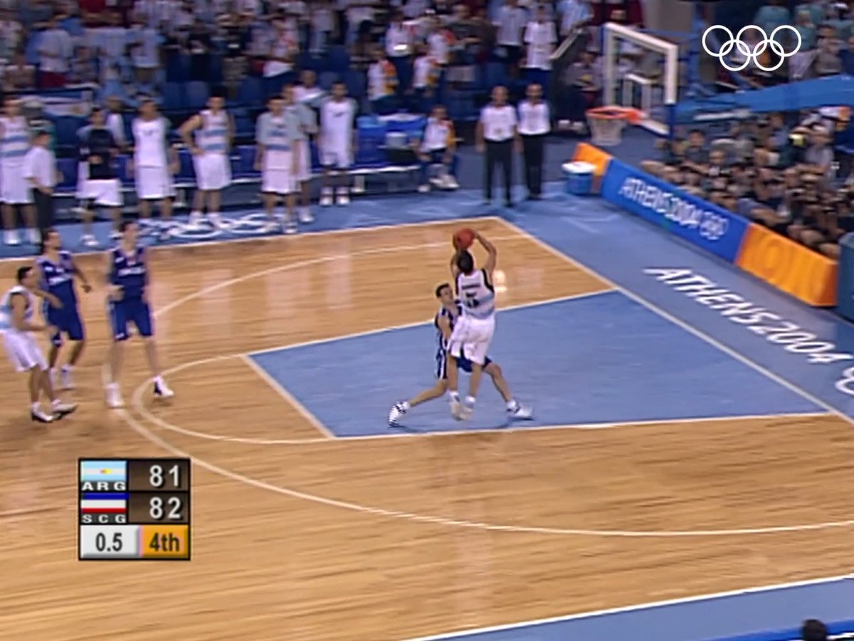 He aquí la jugada infinita. La génesis de la Generación Dorada. El altruismo de Ale Montecchia para que Manu Ginobili despegue y empiece a ser el mejor jugador argentino de todos los tiempos.