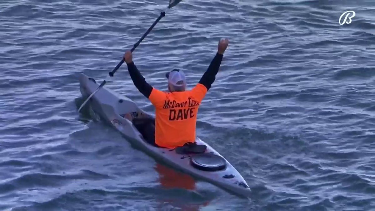 The Atlanta Braves tried to retrieve Michael Harris II's grand slam ball and McCovey Cove Dave said no. Boooooooo👎 @HannaRaeYates has the full report.