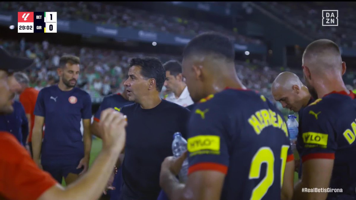 BRU-TAL 😍 Poder escuchar en DAZN a Míchel Sánchez dándole indicaciones a los suyos en la pausa de hidratación es un LUJO 🔊 🔗 #LALIGAenDAZN ⚽️