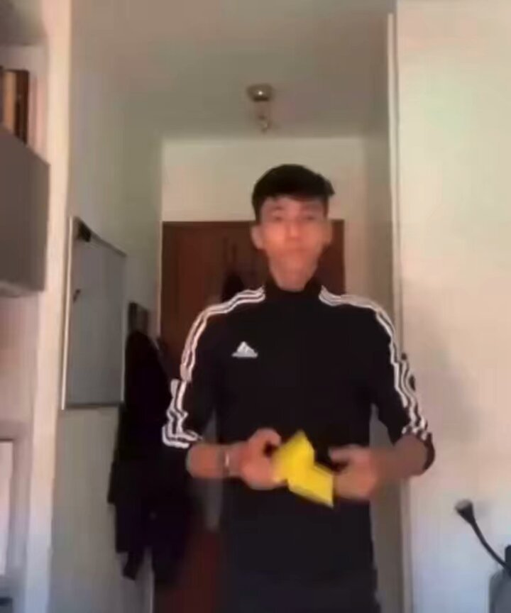 *Jogador do Boca quase quebra a perna do jogador do Cruzeiro* Juiz: Nada, sigue la pelota *Jogador do Cruzeiro encosta no jogador do Boca Juniors* Juiz: