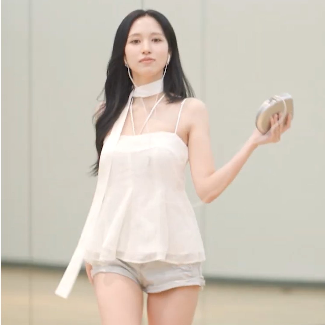 MINA IS SO CUTE I LOVE HER