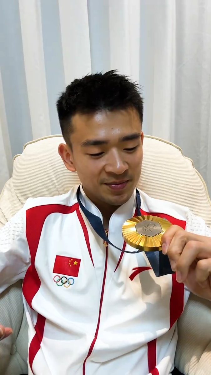 After a close grasp at gold in #Tokyo2020, Zheng Si Wei and Huang Ya Qiong 🇨🇳 finally got their hands on an elusive gold medal in #Paris2024. 🥇👏 The Olympic champion talks about the winning moment and gives a special shout out. 😊 #SuperSmashSquad #Olympics #Badminton