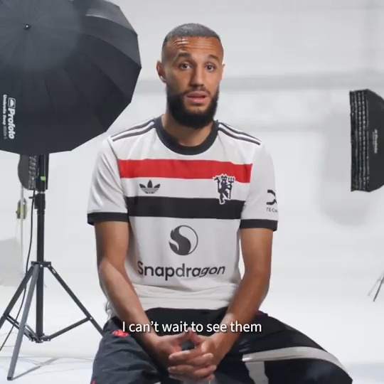 Maximum effort guaranteed 💯 Nouss Mazraoui's first United interview is everything you want and more 💪⬇️ #MUFC