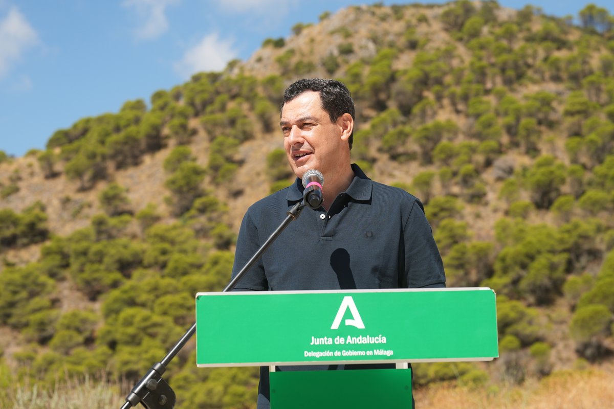 A los españoles nos están cambiando el modelo de Estado por la puerta de atrás en plenas vacaciones. Sánchez está propiciando una situación inédita por interés personal. #Andalucía dará la batalla para que en España no haya ciudadanos de primera y de segunda.