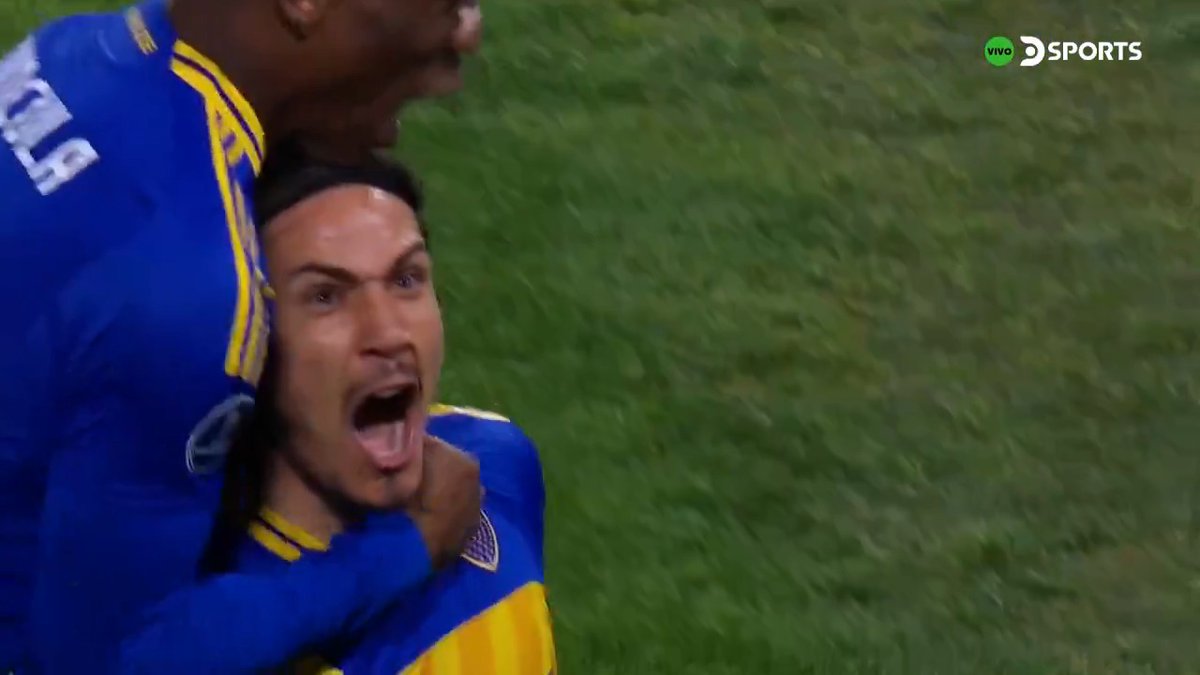 Encore un but de Cavani, avec un appel de balle à montrer dans les écoles de foot.