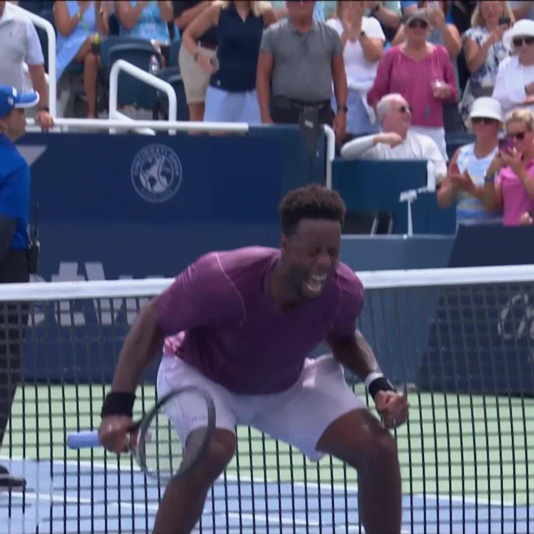 LAMONF 🙌 Le moment où Gael Monfils s’offre le vainqueur de Roland-Garros et Wimbledon, Carlos Alcaraz, pour décrocher sa plus belle victoire depuis plus de deux ans. 👏🇫🇷 37 ANS ET TOUJOURS PRÉSENT. 🍷