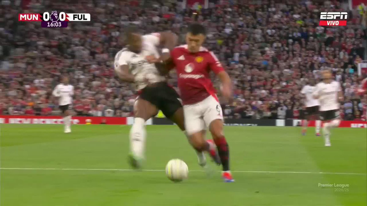 Ni cosquillas le hizo Adama Traoré a Licha Martínez.