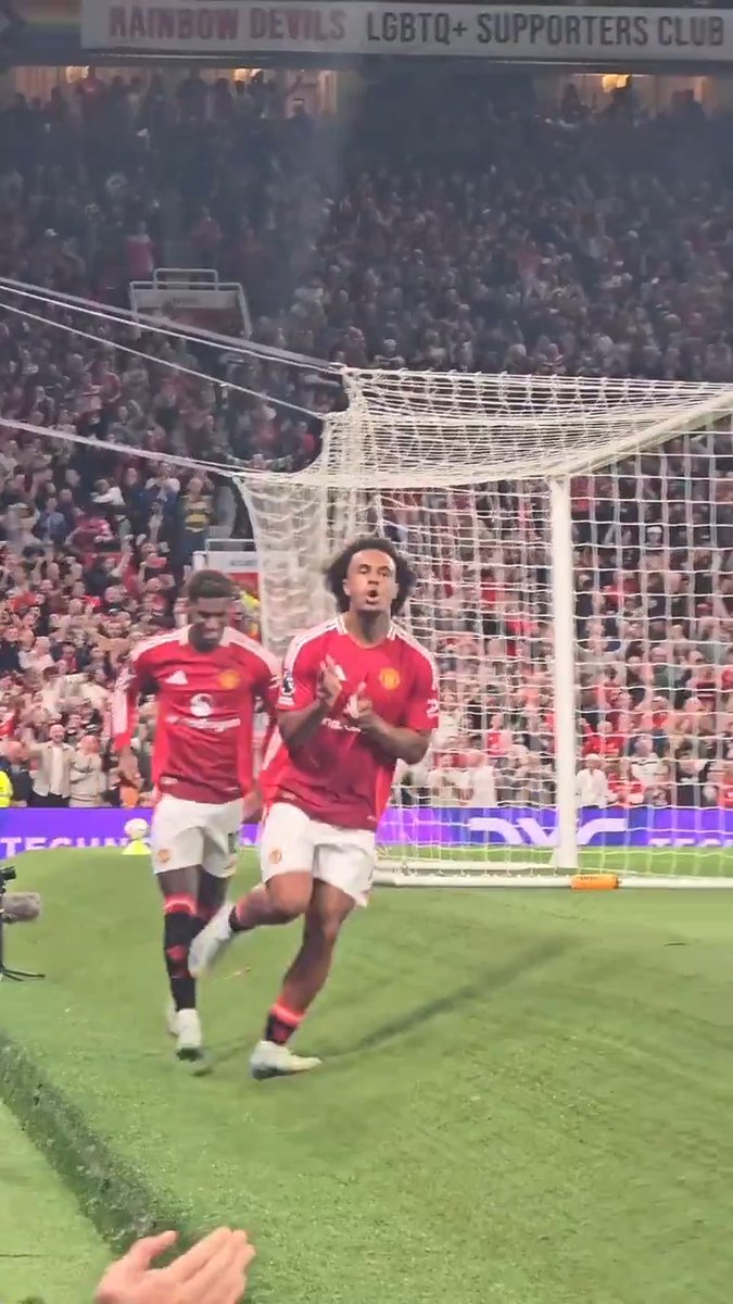 When JZ found out why it's called the Theatre of Dreams 😍🔊 #MUFC