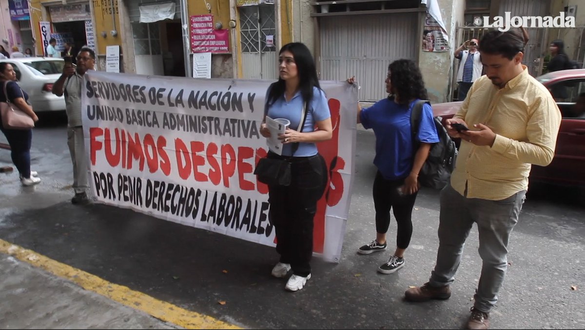 Servidores de la Nación denuncian que fueron despedidos por exigir sus derechos laborales, en Guadalajara. #VideosLaJornada Arturo Campos