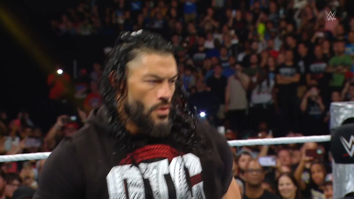 HERE. WE. GO. It didn't take long for Roman Reigns and Solo Sikoa to throw down! ๐ #SmackDown