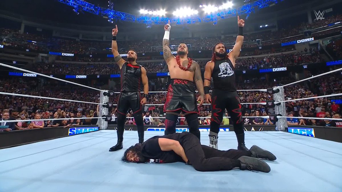🤯 🤯 🤯 The Bloodline just absolutely DESTROYED Roman Reigns! #SmackDown