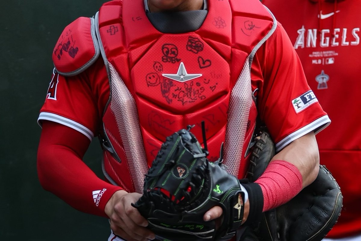The catcher's gear that Logan O'Hoppe will be wearing for #PlayersWeekend was decorated by some special fans from the Miller Children's and Women's Hospital in Long Beach. ❤️