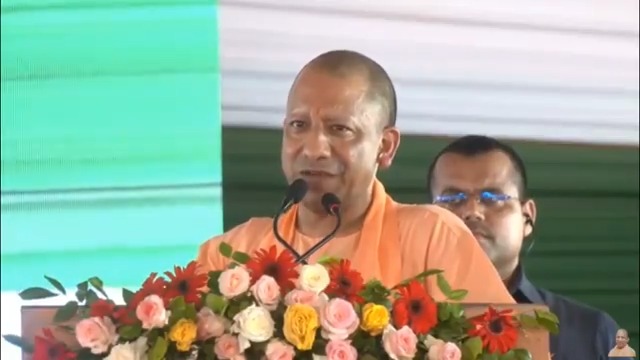रक्षाबंधन के अवसर पर बहनों और बेटियों को 24 घंटे के लिए उत्तर प्रदेश राज्य सड़क परिवहन निगम की बसों में फ्री सेवा की सुविधा हम लोग उपलब्ध करवाने जा रहे हैं... अपने साथ परिवार के किसी एक सदस्य को भी लेकर जा सकती हैं...