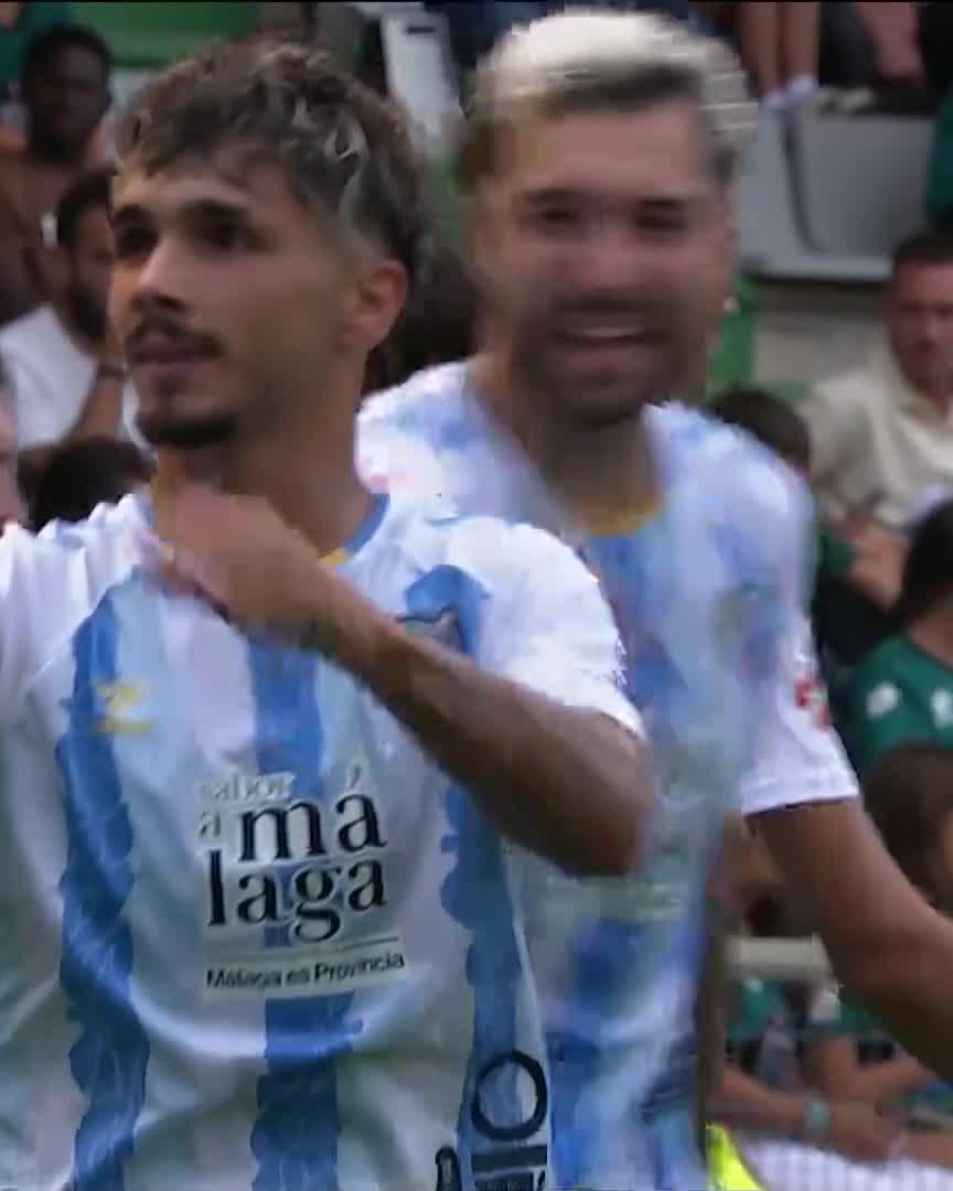 ESPECTACULAR. 🔥 ¡Qué GOLAZO de KevinMedina7 para adelantar al Málaga CF al filo del descanso en el #RacingFerrolMálaga! #LALIGAHYPERMOTION | #LALIGAHighlights