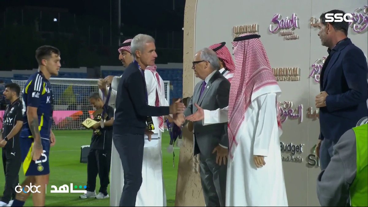 وسط غياب رونالدو.. شاهد مراسم تتويج النصر بالمركز الثاني 🥈 #الهلال_النصر #كأس_الدرعية_للسوبر_السعودي 🏆