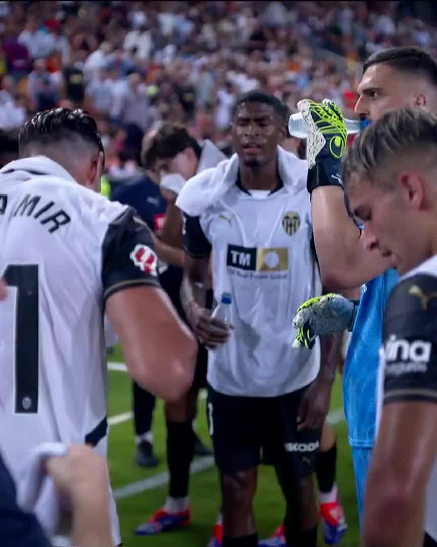 Qué maravilla de intervención de Rubén Baraja. De lo individual a lo colectivo, mensajes cortos y claros, entonando siempre en positivo. Estos momentos son una maravilla. #ValenciaBarça