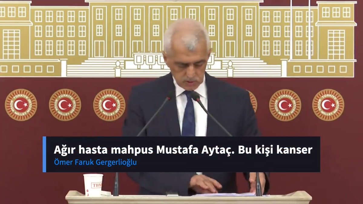 Bakın çok önemli bu, çok hayati bir durum var. Ağır hasta mahpus Mustafa Aytaç. Bu kişi kanser. Şu gördüğünüz kişi kanser. Adli tıp kurumu bile infaz erteleme vermiş. Çoğu kişiye vermiyordu. Gencecik bir insan, evli bir insan bakın. T.C. Adalet Bakanlığı