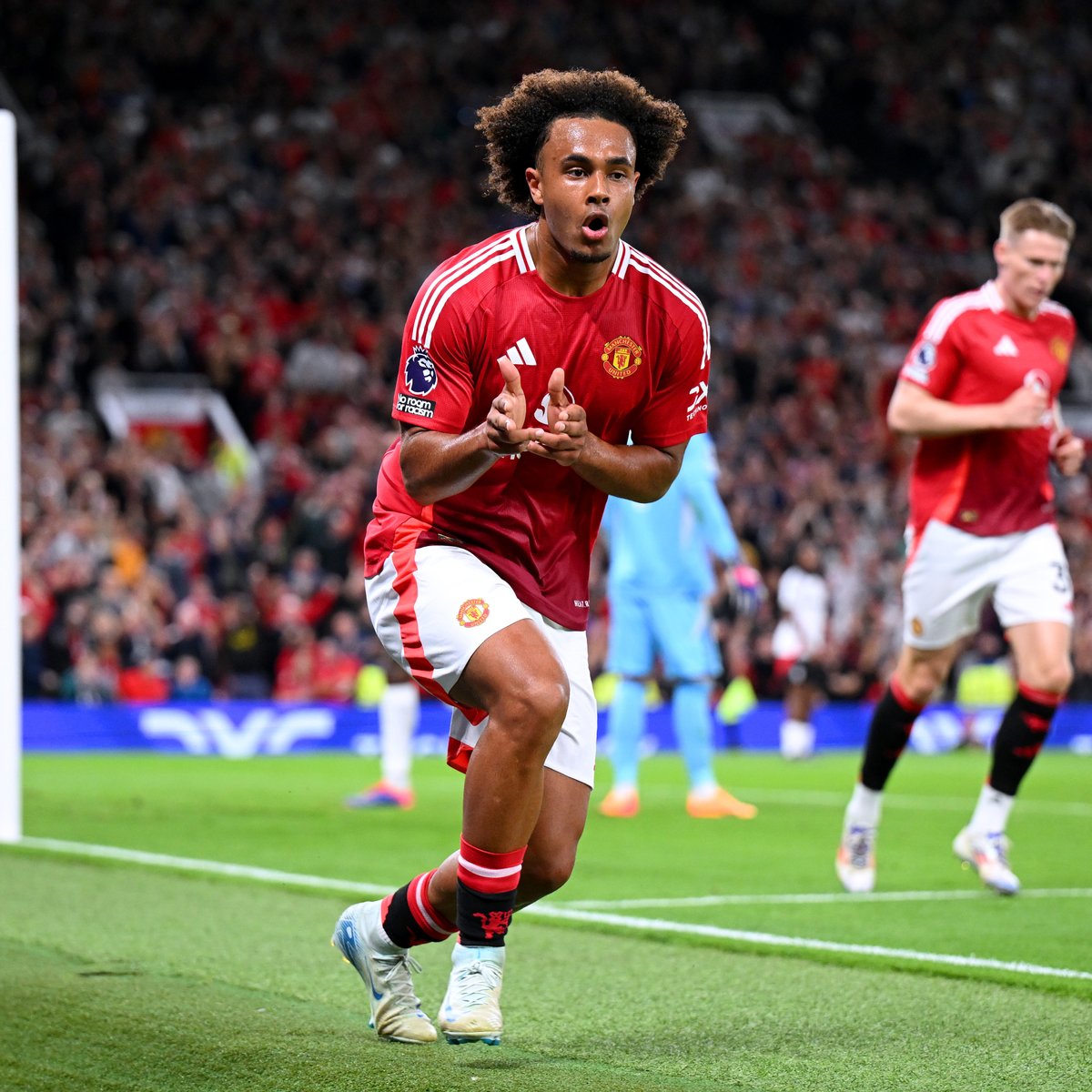 This time last night 😍🇳🇱 #MUFC || #PL