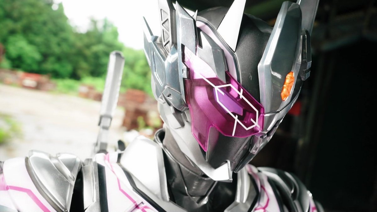 黒い炎を希望の光で白銀の炎へと錬成した白銀の「仮面ライダーヴァルバラド黒鋼」 #仮面ライダーガッチャード #nitiasa