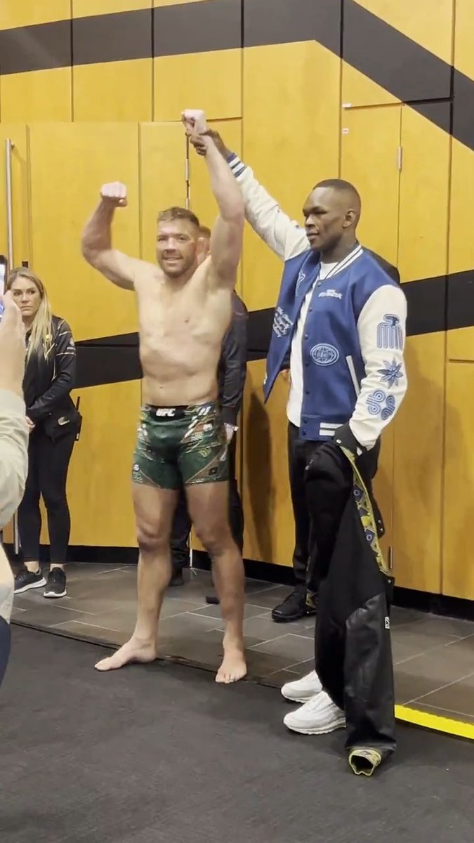 DDP gifted Izzy a South African themed jacket after the fight 🤝