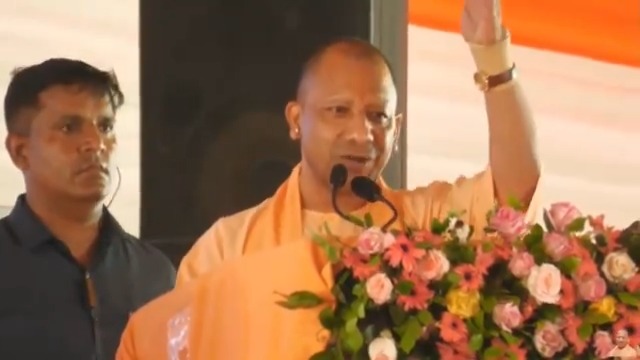 जिन्होंने हर अपराधी को निर्दोष साबित करना अपने जीवन का लक्ष्य मान लिया है... लेकिन बहनो-भाइयो, यह यूपी में नहीं हो पाएगा...
