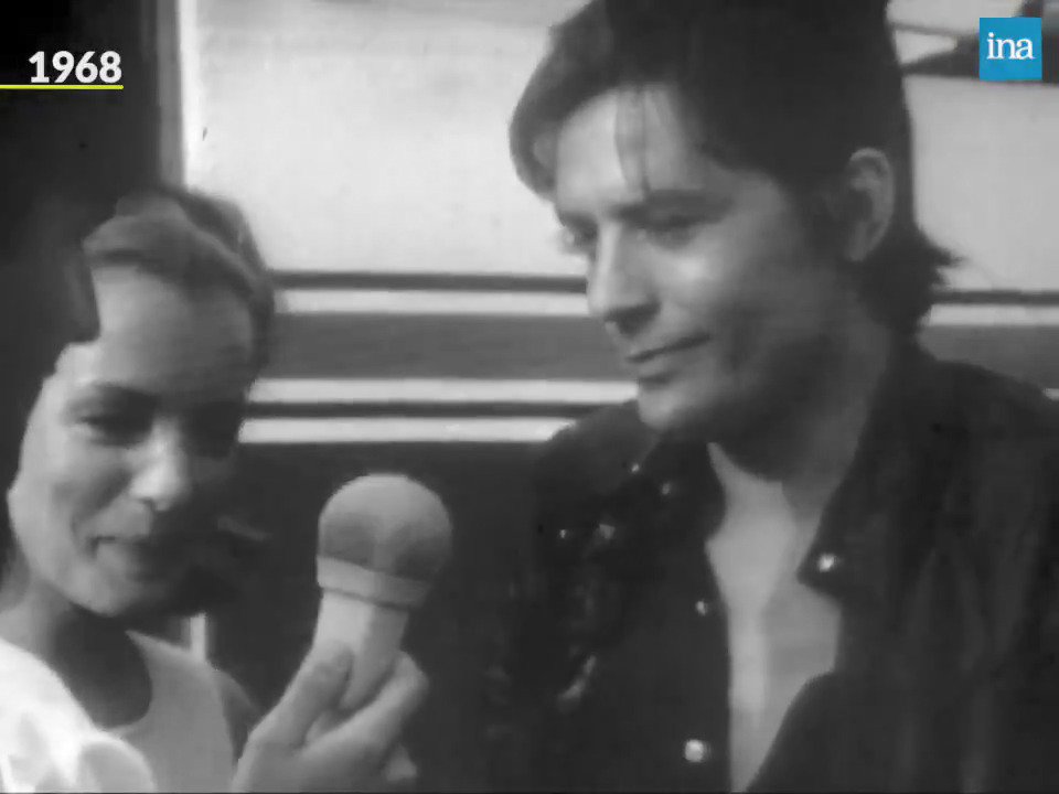 Les plus beaux amoureux du monde... 💔 Cinq ans après leur séparation, Romy Schneider et Alain Delon se retrouvent sur le tournage de "La piscine" - un film à parfum de scandale qui va marquer la fin des années 60 - pour une émouvante séquence.