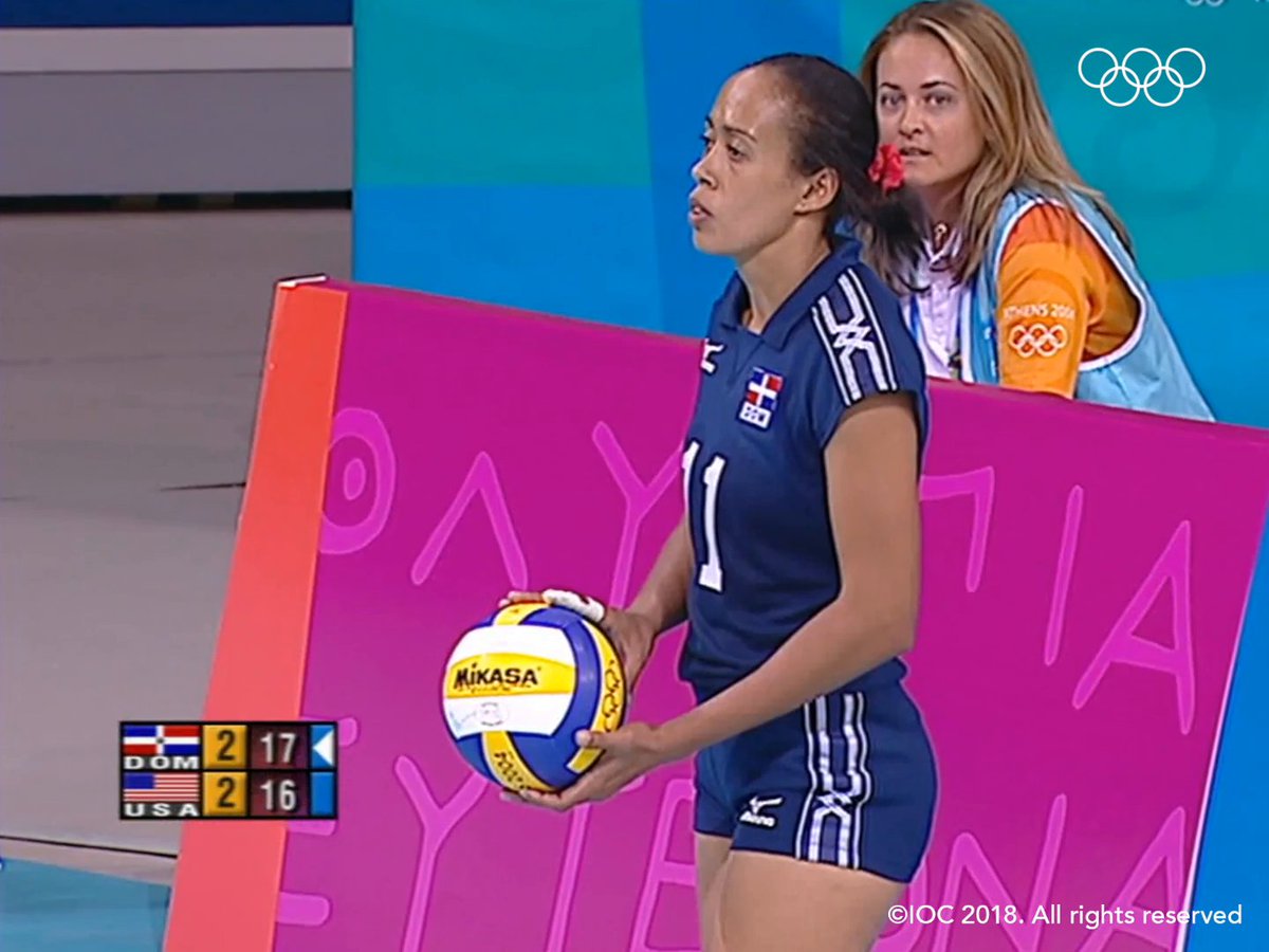 Tal día como hoy hace 2️⃣0️⃣ años... La República Dominicana venció a los Estados Unidos (3-2) y logró su primera victoria en voleibol femenino de los #JuegosOlímpicos. 🏐 🇩🇴 Comité Olímpico Dominicano
