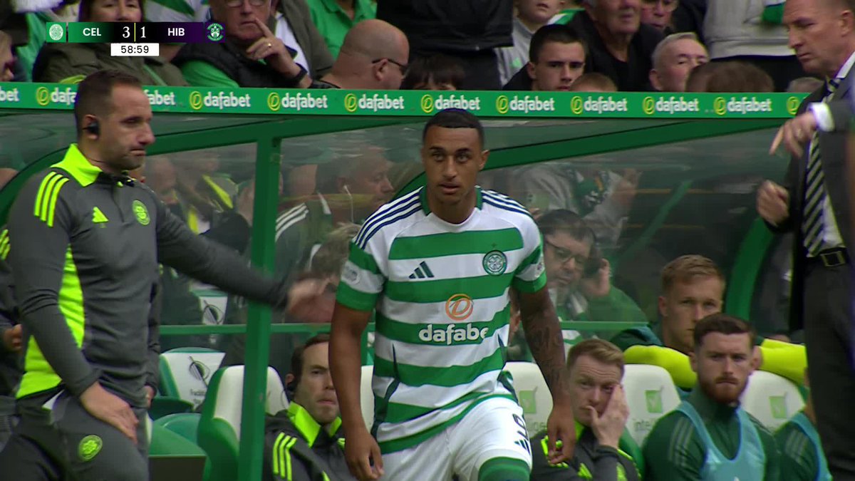 Listen to the roar from the Celtic fans when Adam Idah came on Love it 🇮🇪🍀