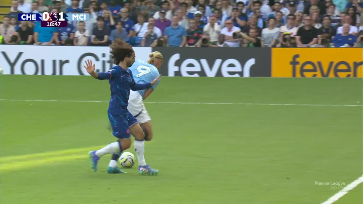 "HAALAND TIEMBLA... QUE VIENE CUCURELLA" 🤔 Decía la canción viral en la #EURO2024 🤣 Bueno, el español sufrió al Androide en el 1-0 de City por la Premier League... 📺 Mirá la #Premier por #DisneyPlus Premium