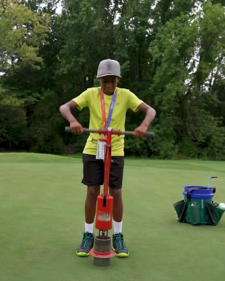 Meet Quentin, the 11-year-old agronomist 🥹 Owner of QJ’s Professional Lawn Care in Charlotte, Quentin got to learn from the best this week TPC Southwind.