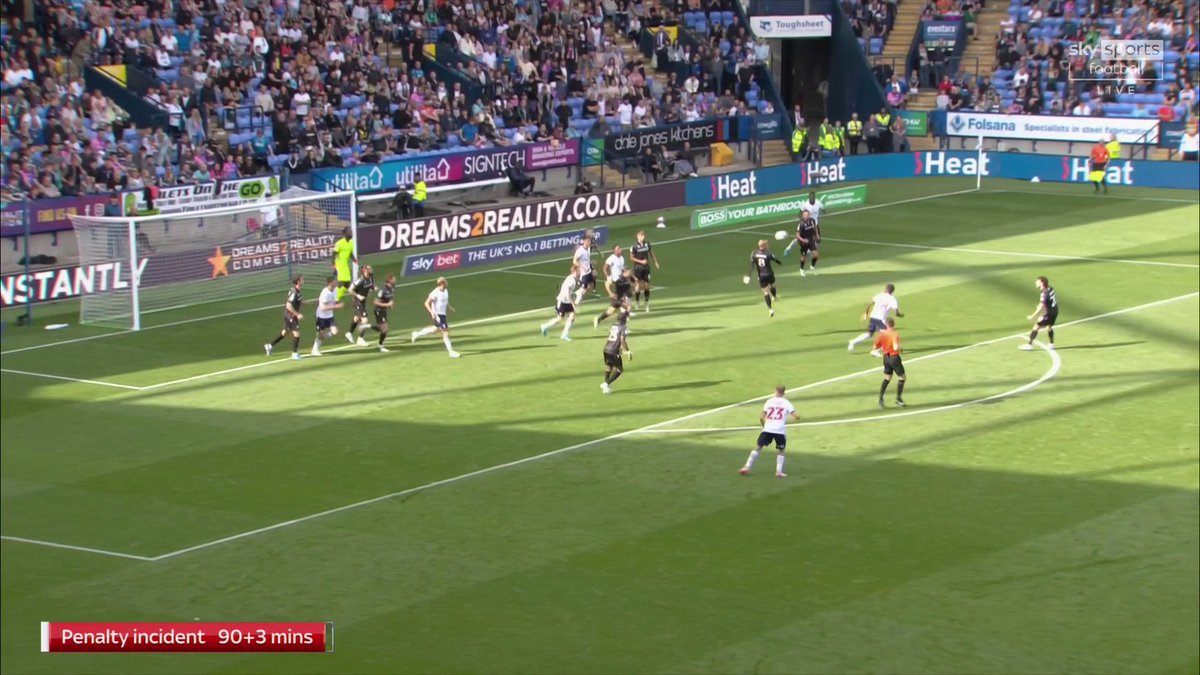 Should Bolton have had a penalty in the closing stages of the match? 🤔