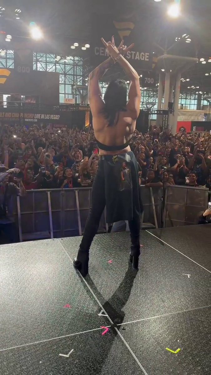 Mami's here 😈 Fanatics Fest Fanatics Live