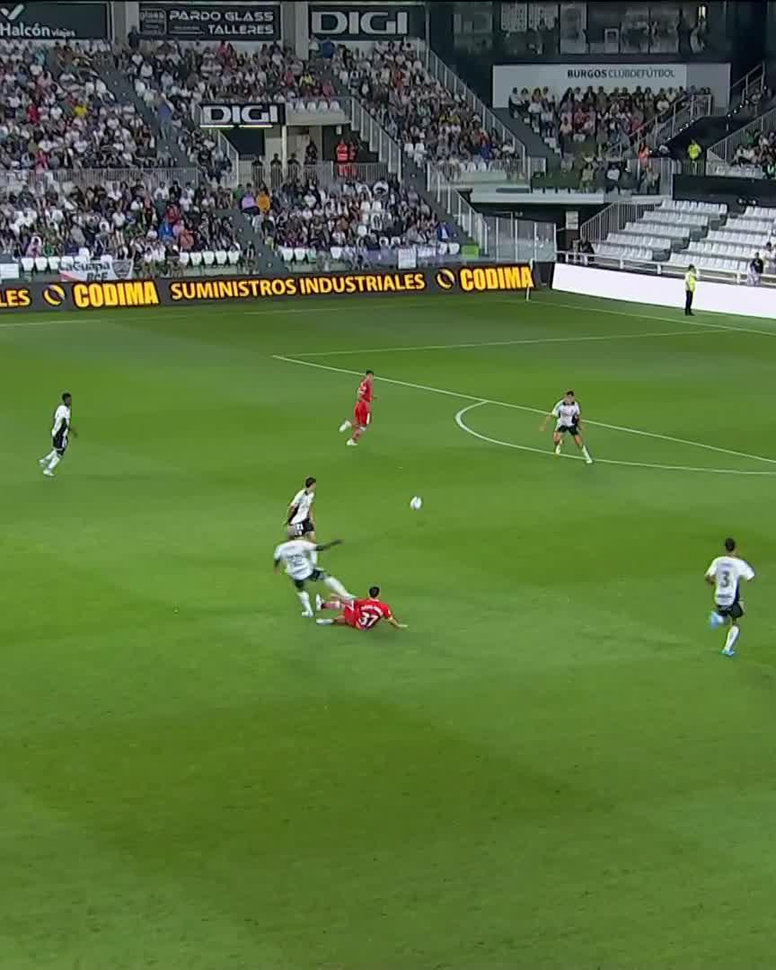 😱 ¡PARADÓN DE Ander Cantero! 😱 🔥 ¡La que ha tenido el FC Cartagena para el empate en el #BurgosCFCartagena! ¡Sigue el 2-1 para el Burgos Club de Fútbol! #LALIGAHYPERMOTION | #LALIGAHighlights