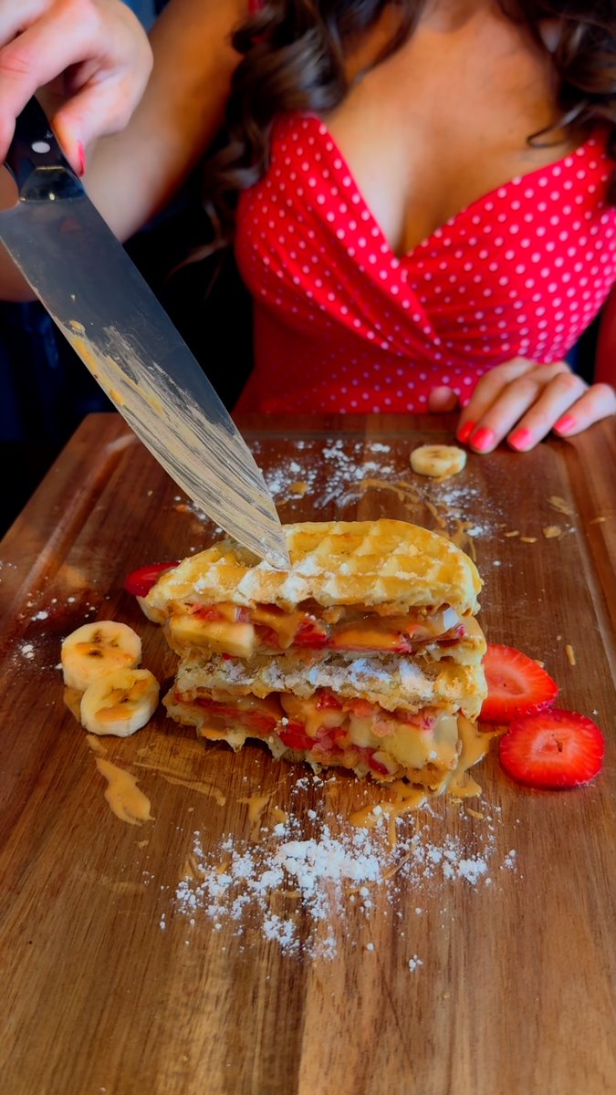 #sundayvibes #sundaymorning making a Julia sandwich in my camper van