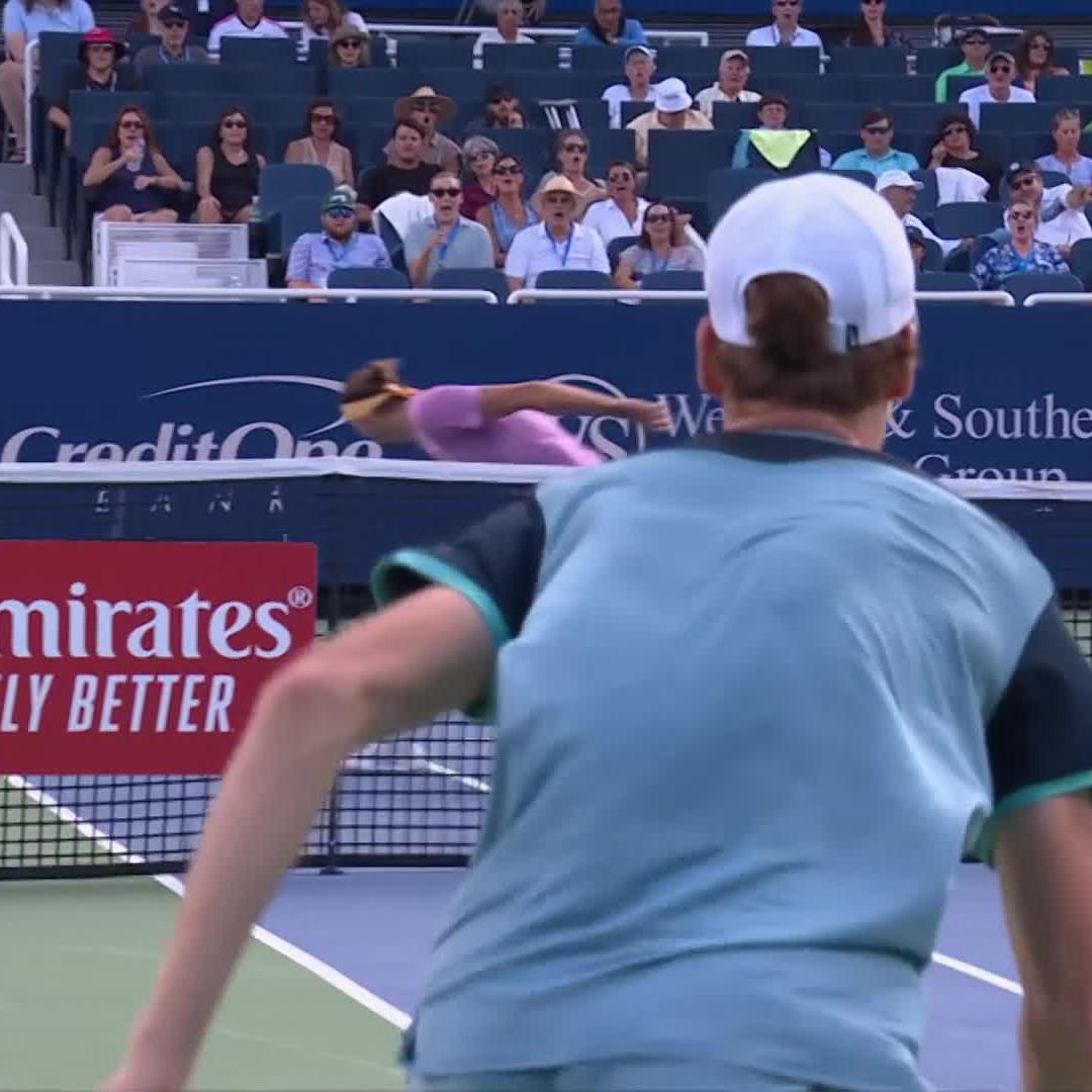 HE HAD NO RIGHT 😱 Jannik Sinner in thievery mode at #CincyTennis