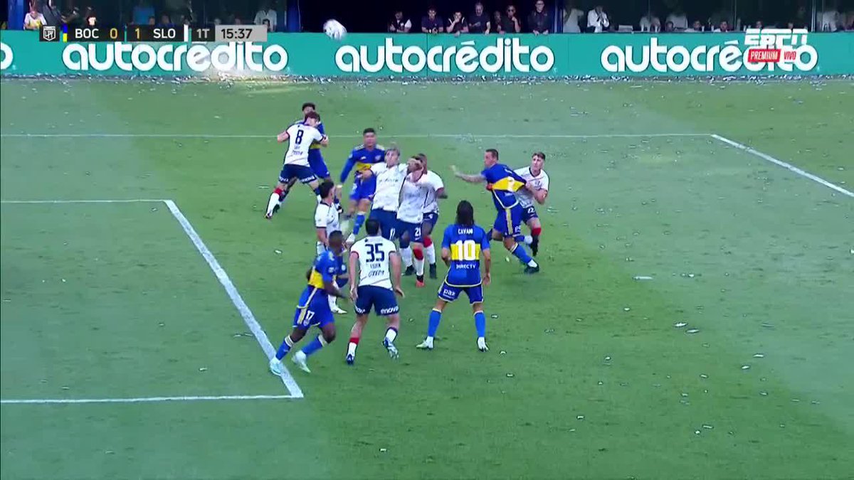 (Sobre los errores de Echavarría y VAR opiné en tweet anterior) En marzo Boca también venció a San Lorenzo tras ir abajo x un penal. Ni Arasa (pito) ni Vigilano (VAR) vieron este claro penal. No hubo neutrales indignados. Ganó Boca igual. Sin penales.