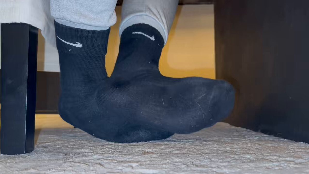 Bro. Look at the sheen on these #sweatysocks. I can smell them from my seat. Imagine your face under these arches now. I certainly am. #gaysocks #gaysockworship #malefeet #malefeetfetish #gayfeet #gayfootfetish #sockfetish