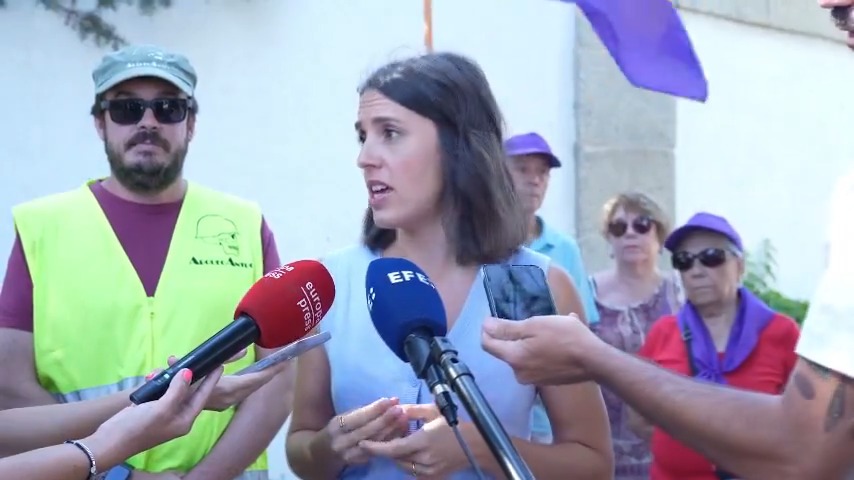 "Necesitamos que el conjunto de la sociedad y sobre todo las instituciones no bajen la guardia ante la violencia machista, especialmente en un mes de agosto muy difícil para las víctimas. El silencio es cómplice, ante el mínimo indicio hay que llamar al 016". 🎥Irene Montero